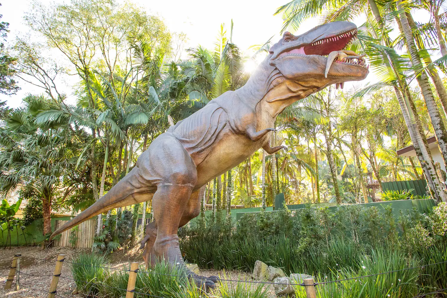 Imagem da Vila Encantada, parque que faz parte do circuito dos dinossauros