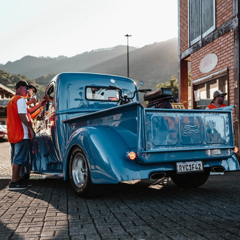 Caminhonete Ford F-1 presente no Encontro de Carros Antigos de Pomerode